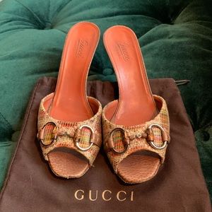 GUCCI Leather Straw Horsebit Kitten Heels